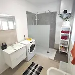 Fantastico 1 - Grossem Balkon - Gratis Parkplatz - Klimaanlage - Zentrumsnaehe Und Meernaehe Lejlighed *