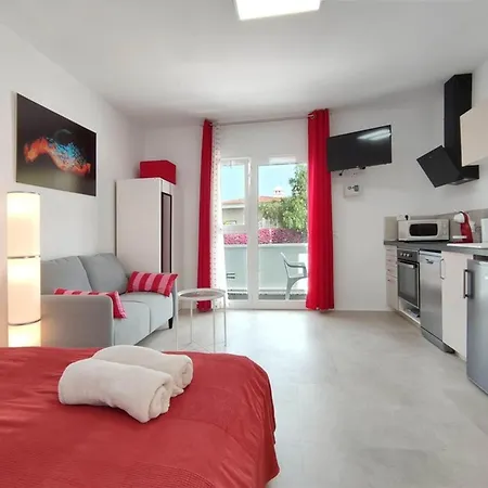 Lejlighed Fantastico 1 - Grossem Balkon - Gratis Parkplatz - Klimaanlage - Zentrumsnaehe Und Meernaehe *